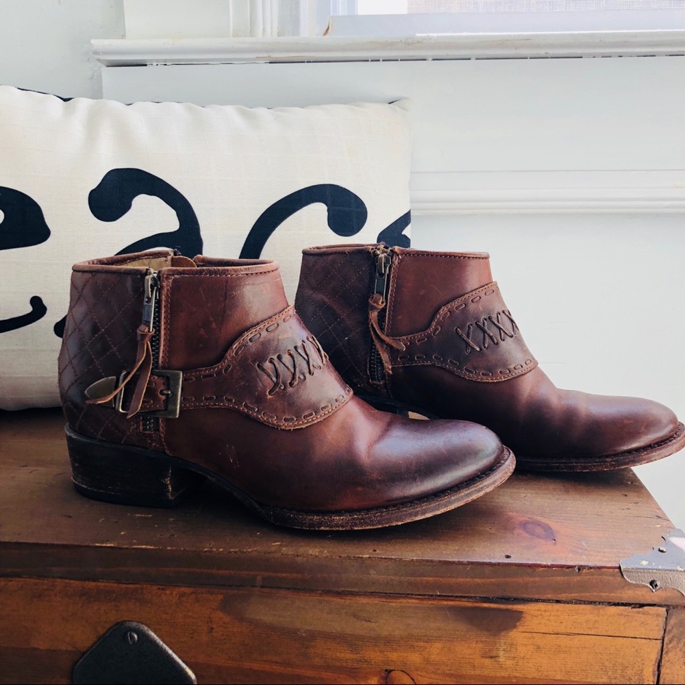 FREEBIRD BY STEVEN Grand Ankle Boots in size 8